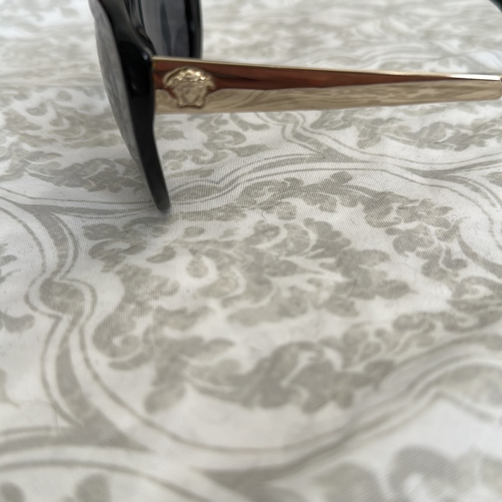 Versace sunglasses - Picture 5 of 7